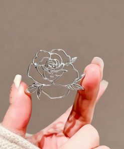 Hollow Rose Brooch High-end Female Niche Design Sense Metal Pin